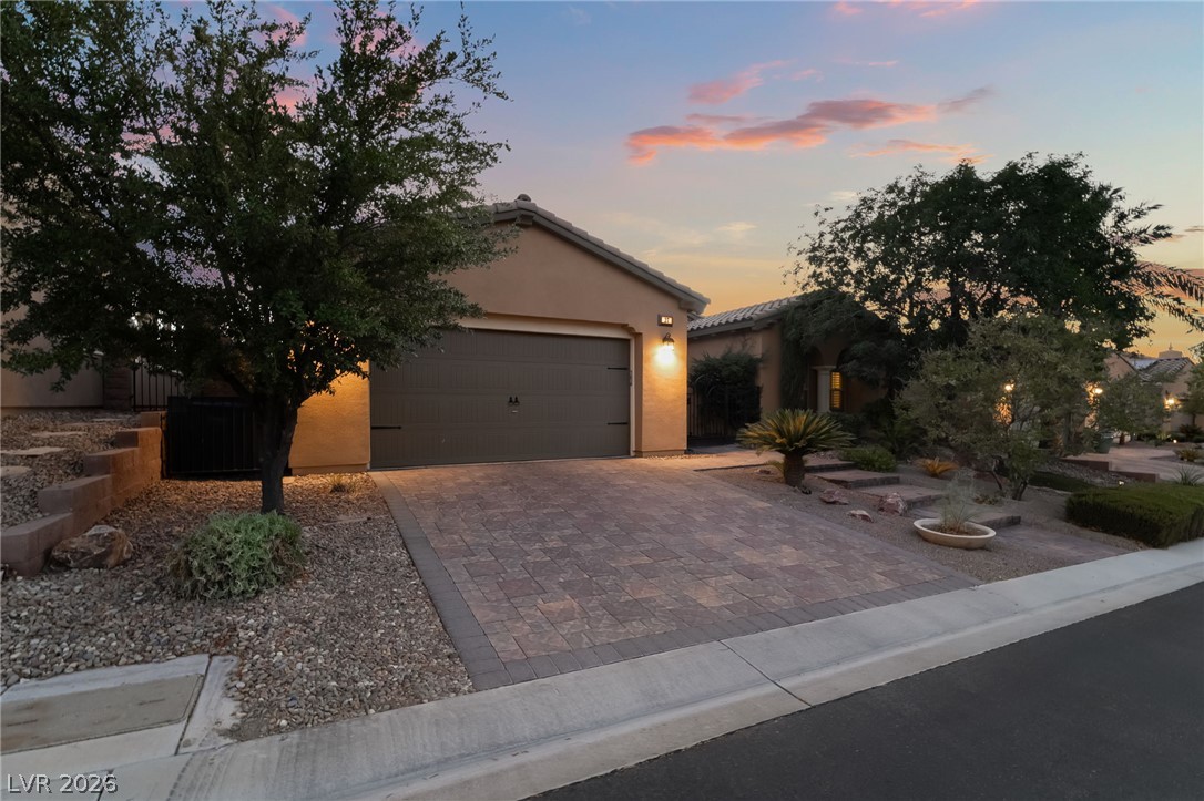27 Contrada Fiore Drive Property Photo 2