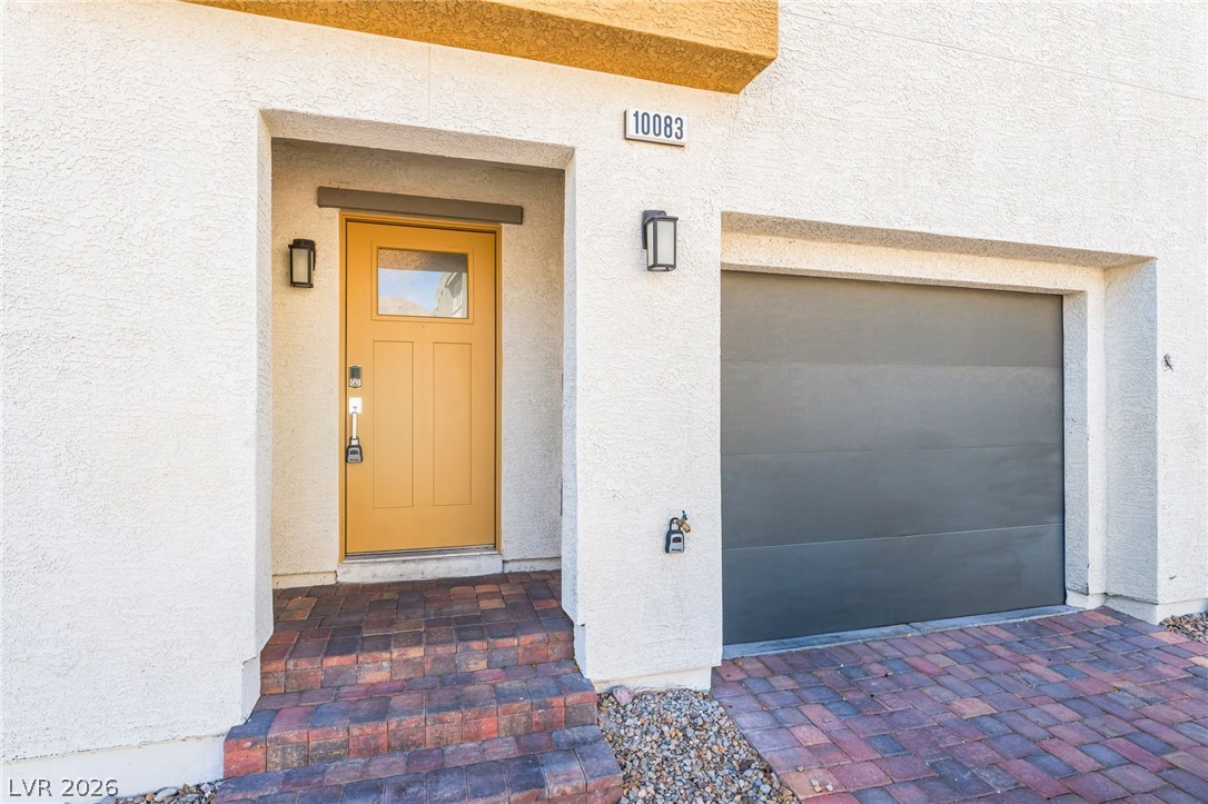 10083 Vibrant Moon Avenue Property Photo 2