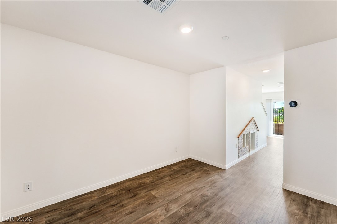 10083 Vibrant Moon Avenue Property Photo 3