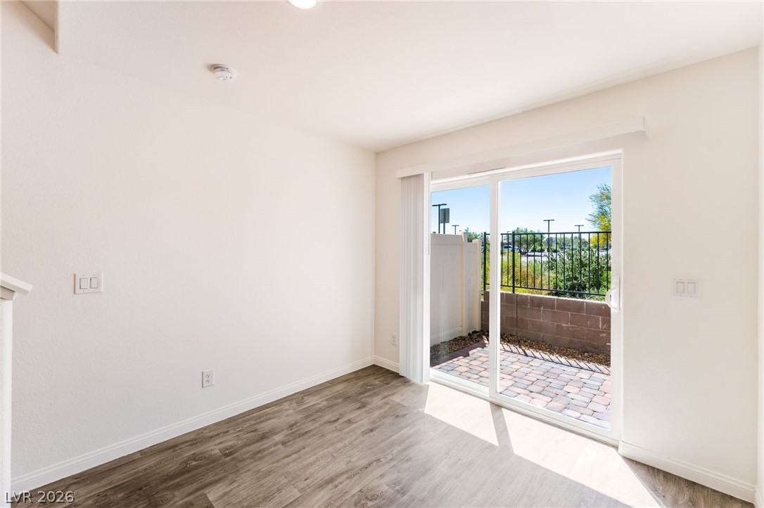 10083 Vibrant Moon Avenue Property Photo 5