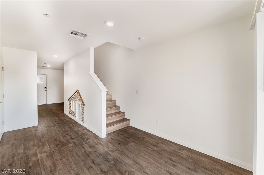 10083 Vibrant Moon Avenue Property Photo 6