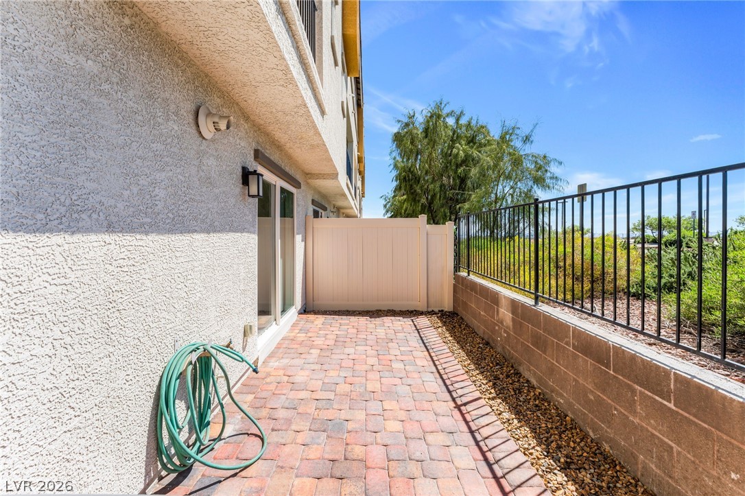 10083 Vibrant Moon Avenue Property Photo 10