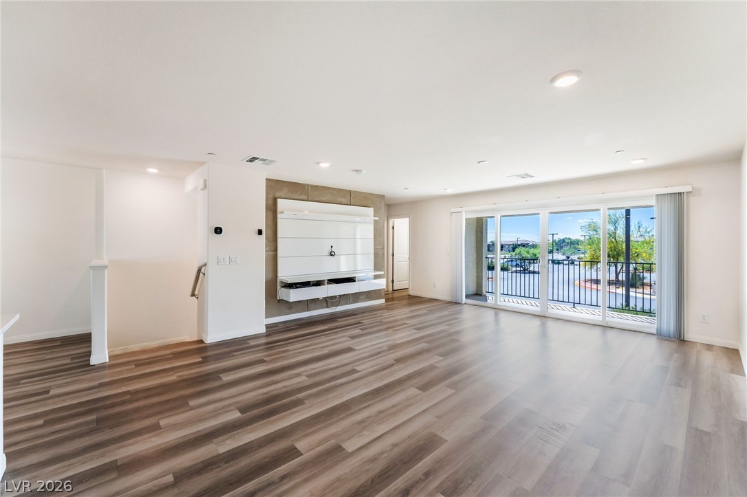 10083 Vibrant Moon Avenue Property Photo 12