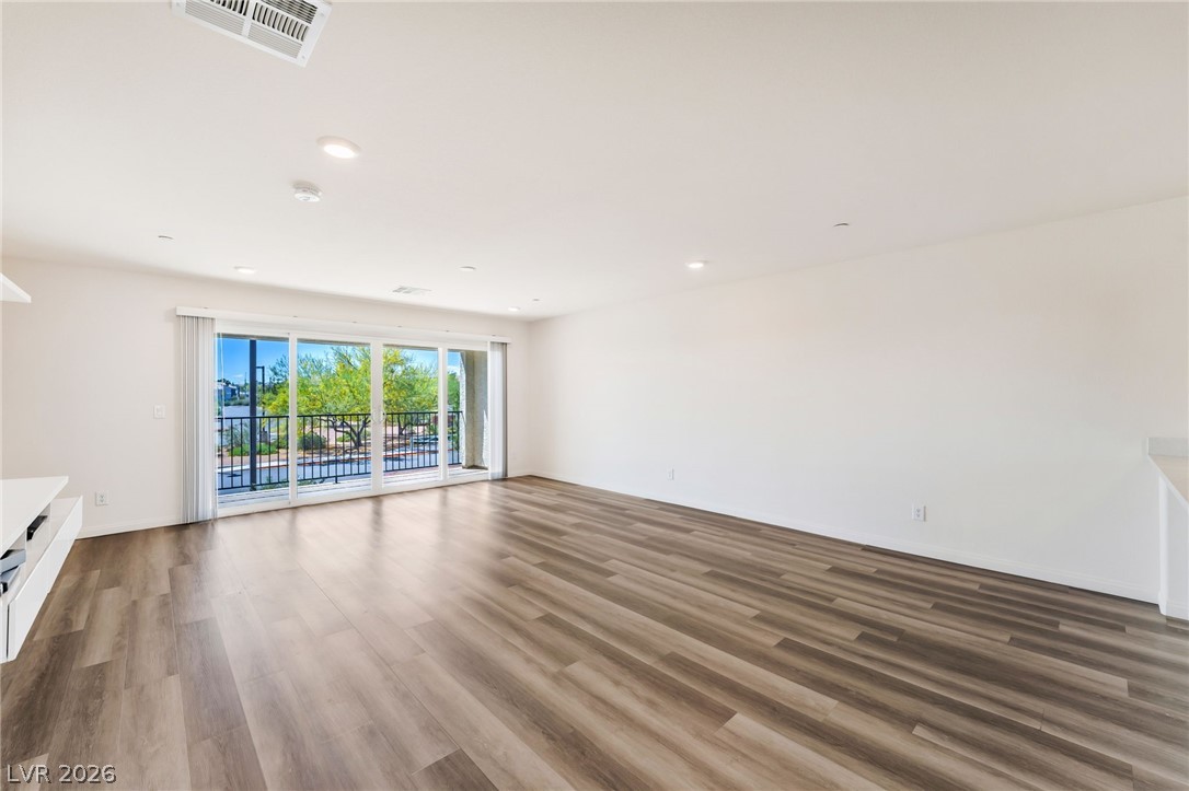 10083 Vibrant Moon Avenue Property Photo 13