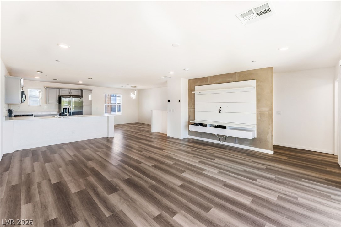 10083 Vibrant Moon Avenue Property Photo 17