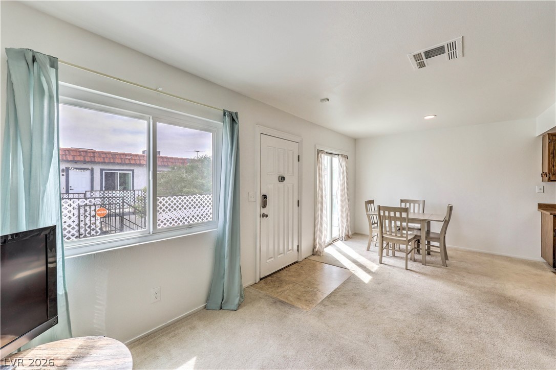 1101 Willow Tree Drive D Property Photo 4