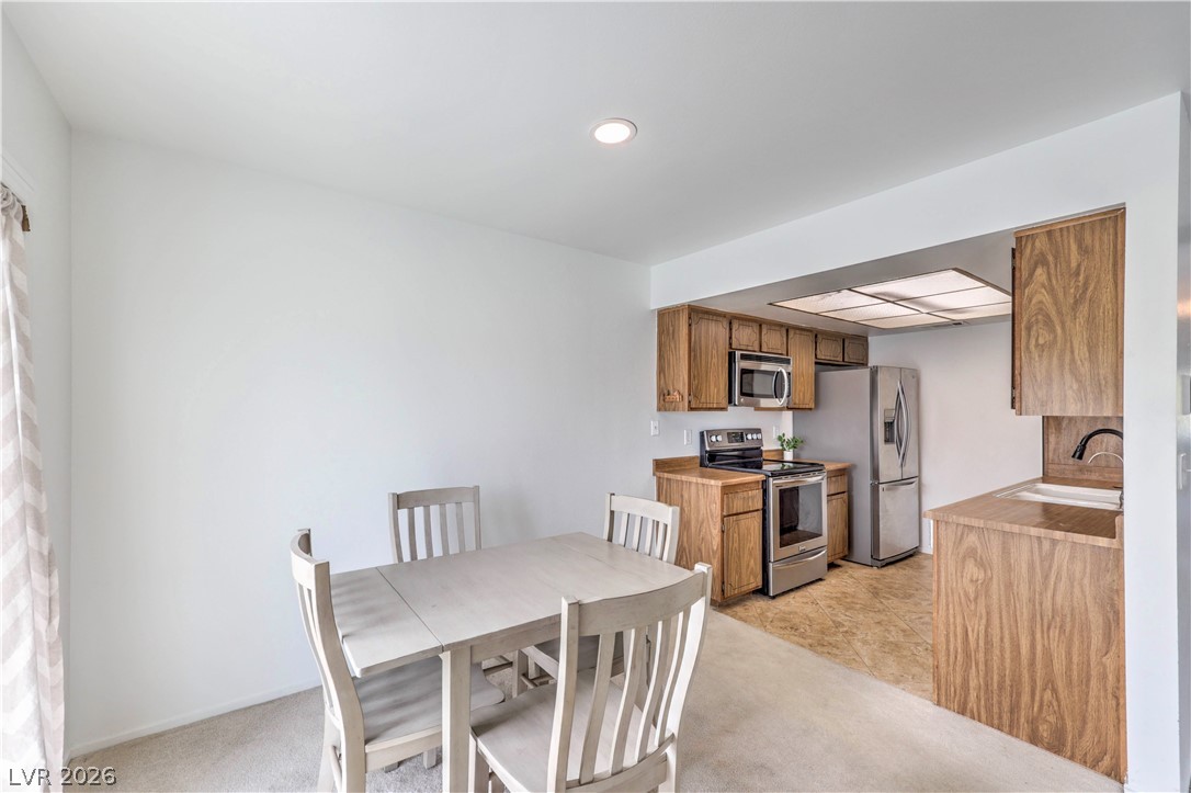 1101 Willow Tree Drive D Property Photo 6