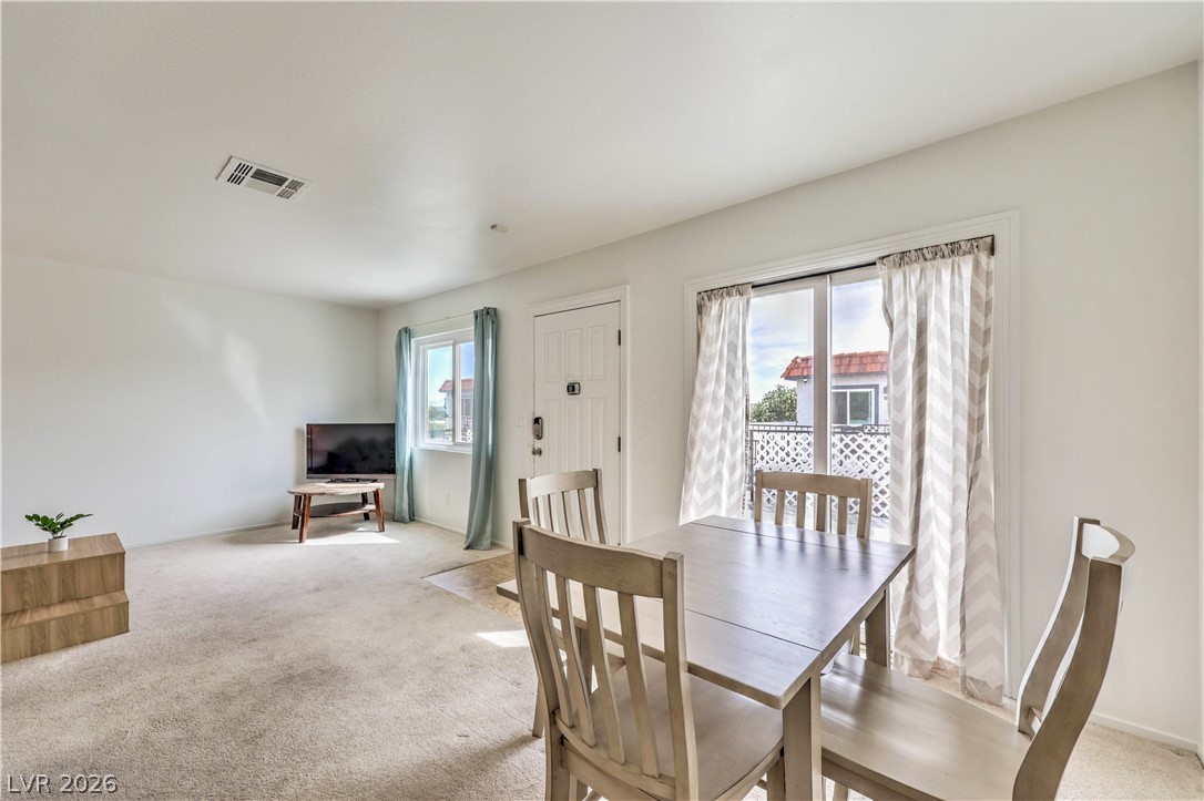 1101 Willow Tree Drive D Property Photo 10