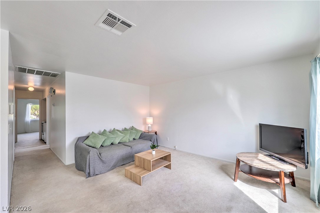 1101 Willow Tree Drive D Property Photo 11