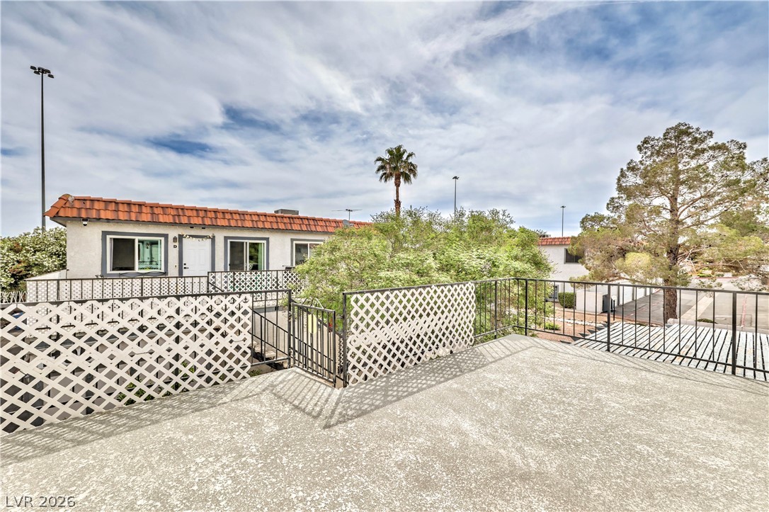 1101 Willow Tree Drive D Property Photo 22