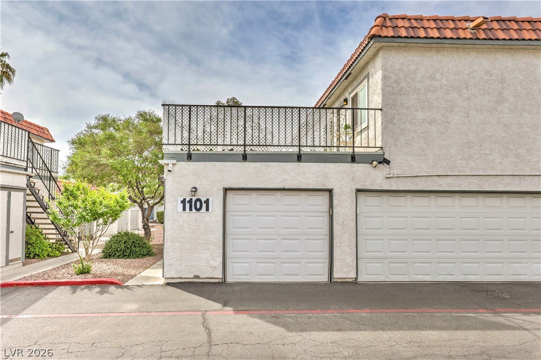 1101 Willow Tree Drive D Property Photo 24