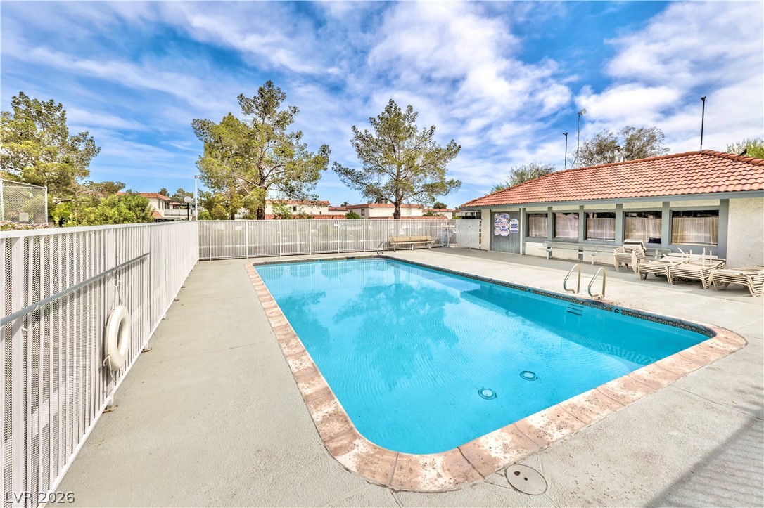 1101 Willow Tree Drive D Property Photo 25