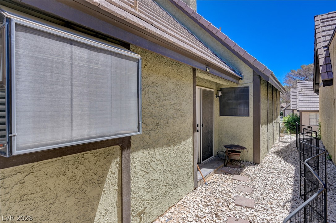 3928 Edgemoor Way Property Photo 6