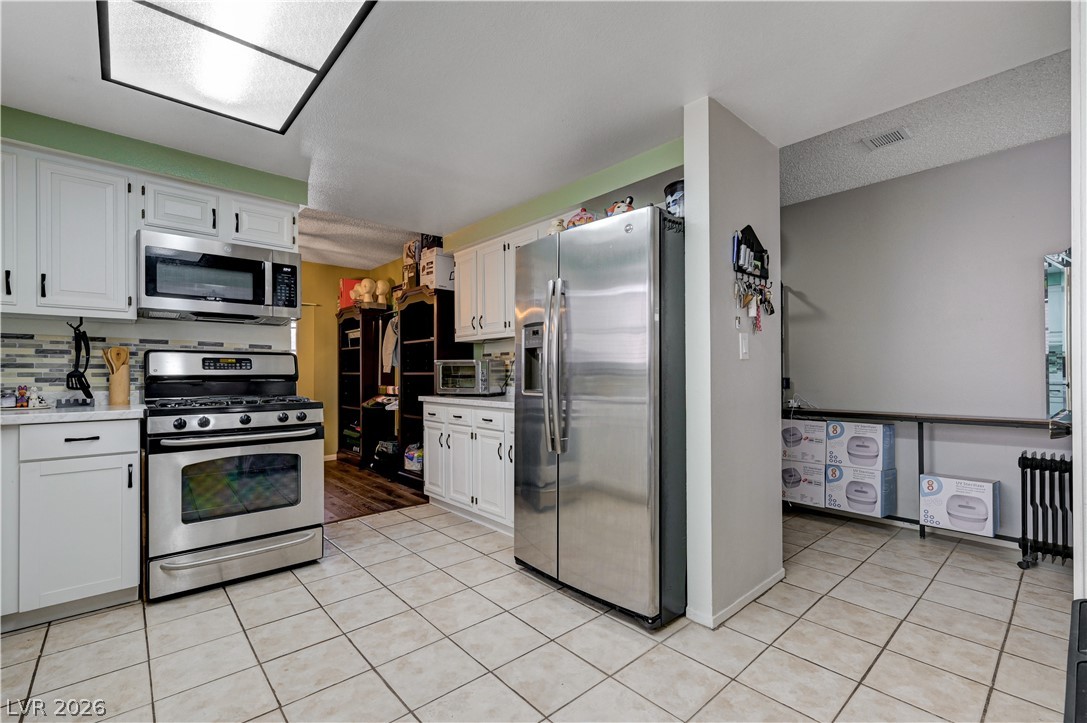 3928 Edgemoor Way Property Photo 12