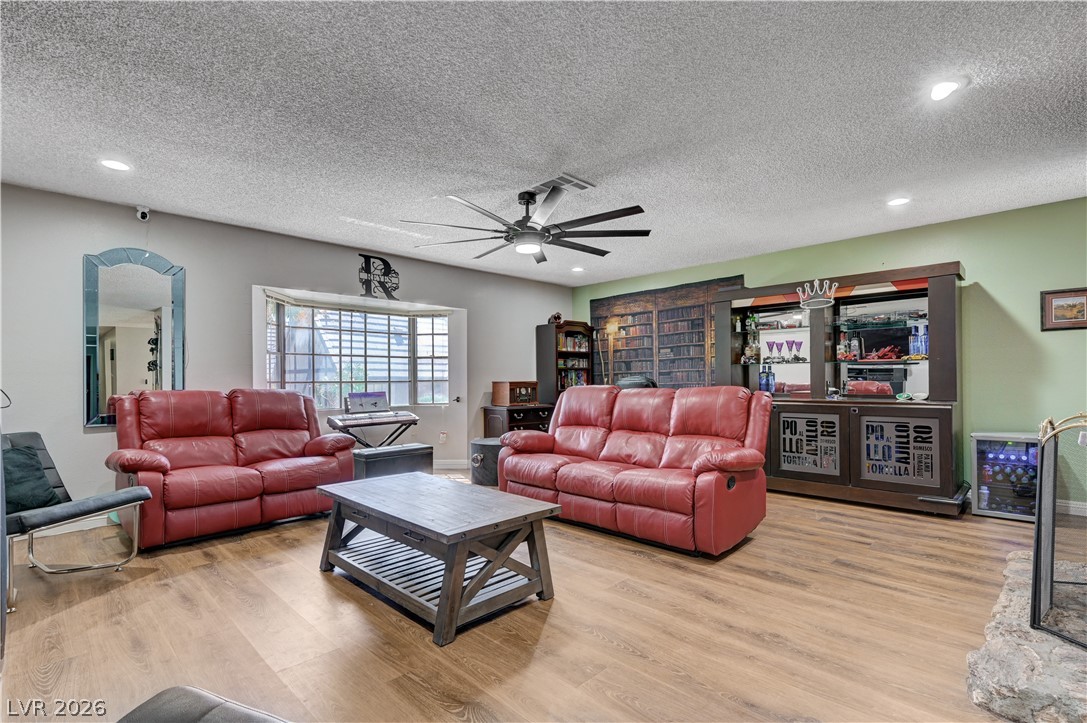 3928 Edgemoor Way Property Photo 17
