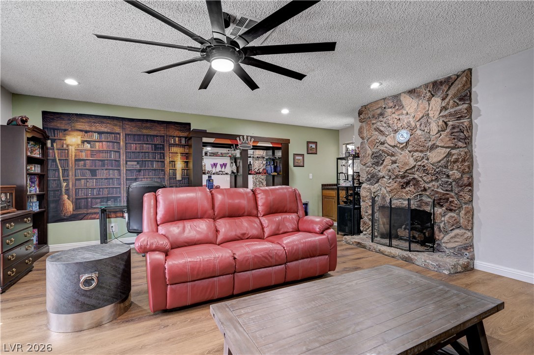 3928 Edgemoor Way Property Photo 20