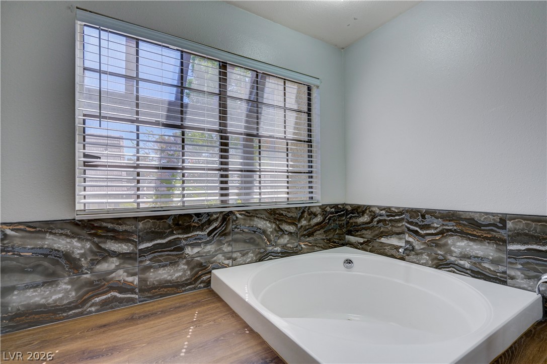 3928 Edgemoor Way Property Photo 31