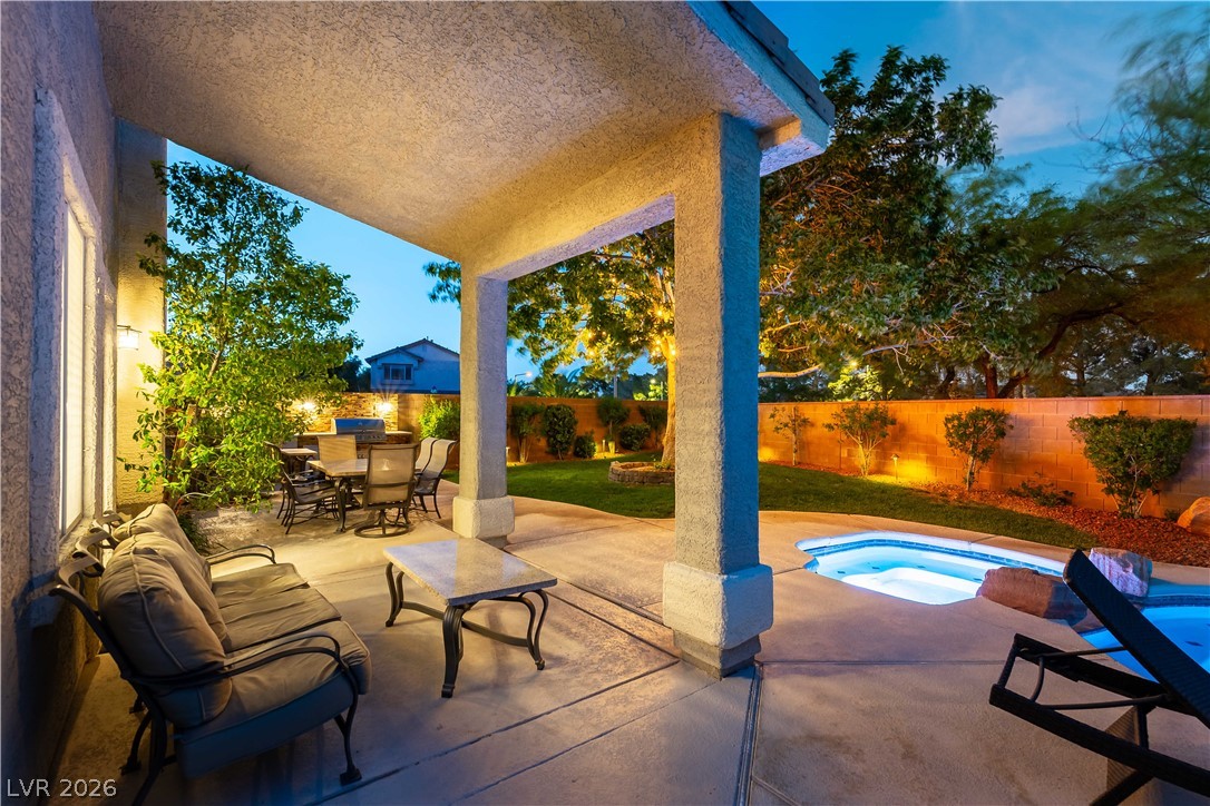 2840 Thicket Willow Street Property Photo 3