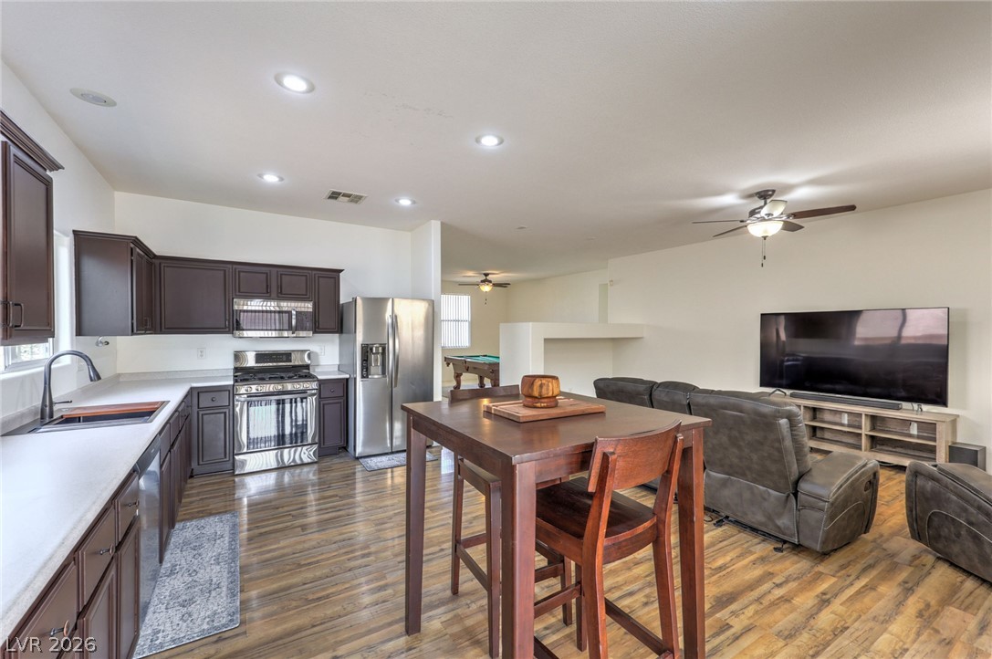 1017 Amber Gate Street Property Photo 12