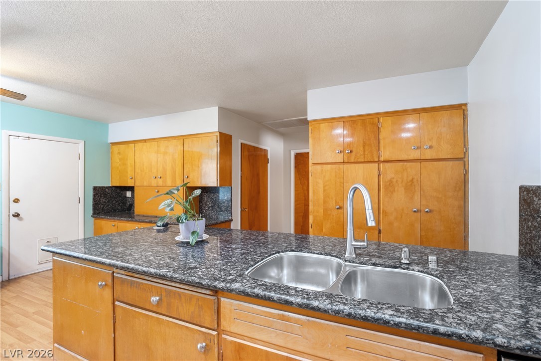 1503 5th Place Property Photo 7