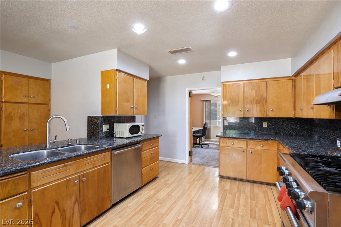 1503 5th Place Property Photo 9