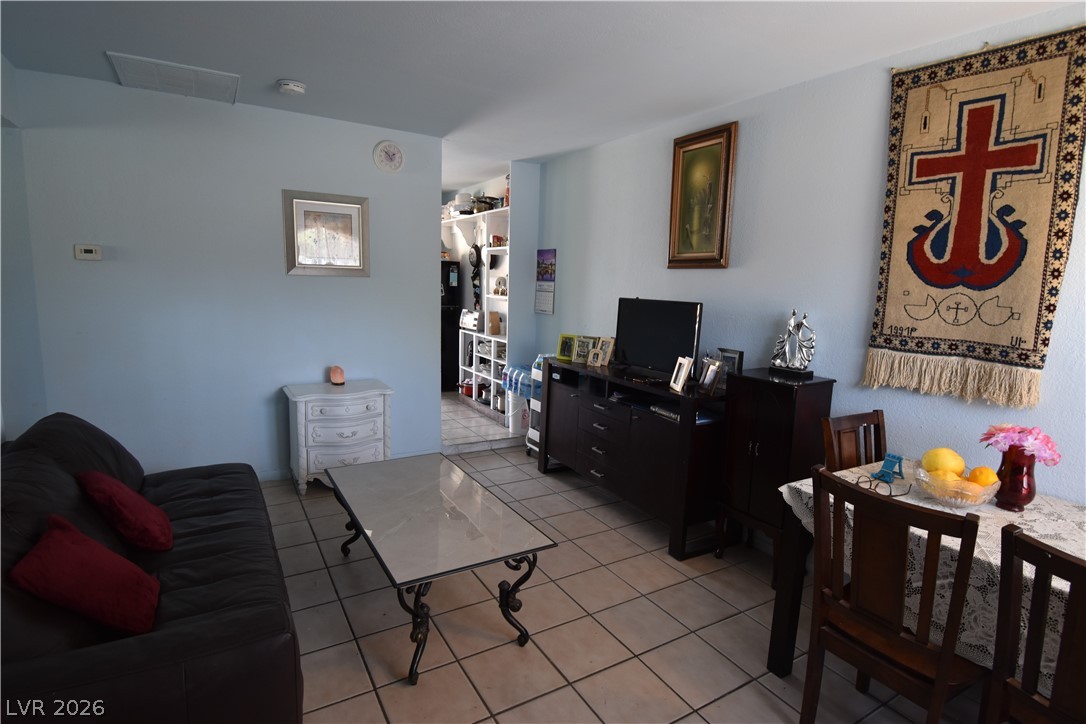 3908 Palos Verdes Street Property Photo 2