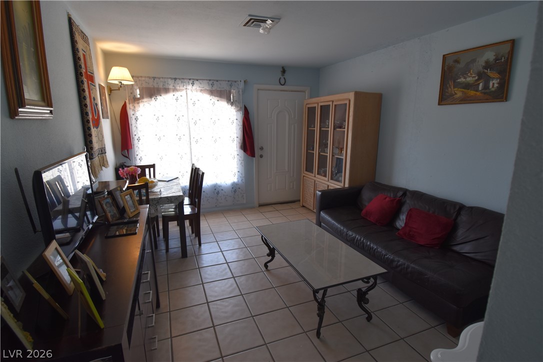 3908 Palos Verdes Street Property Photo 3