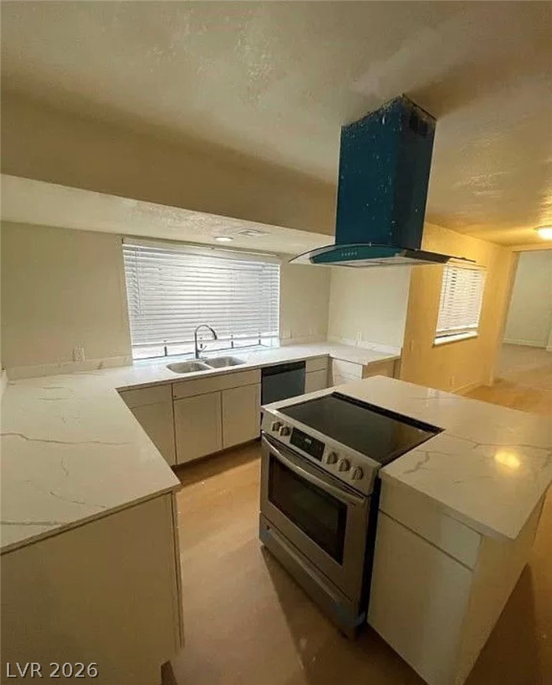 7664 Angel Crest Circle Property Photo 8