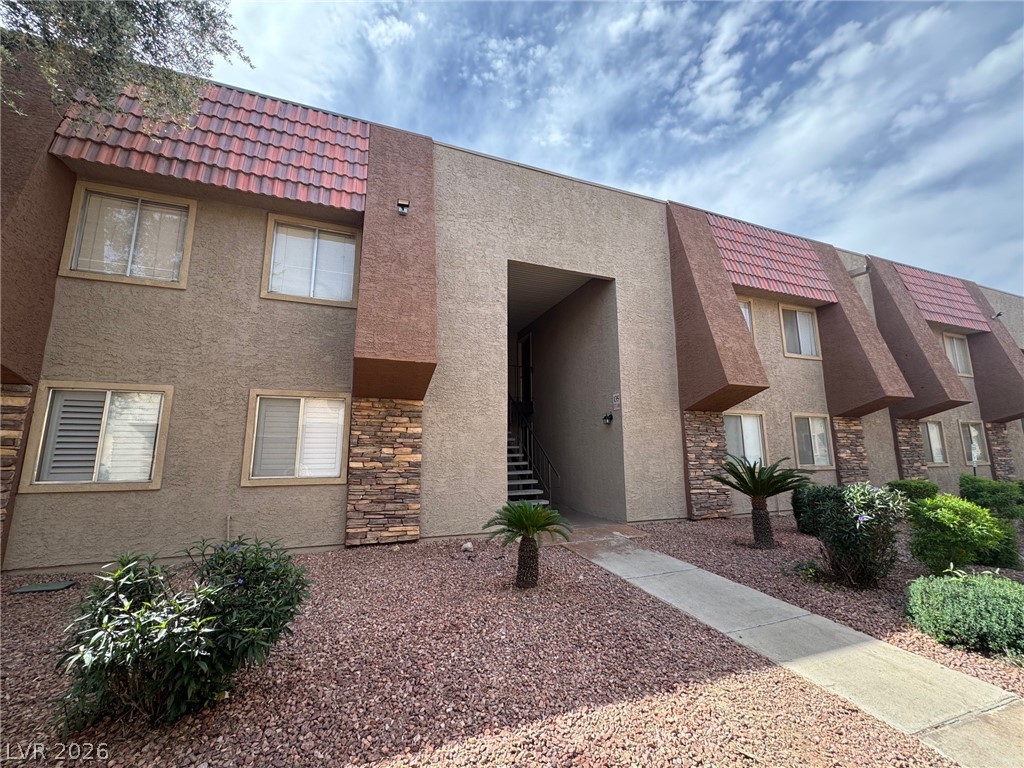 5422 River Glen Drive 377 Property Photo 1