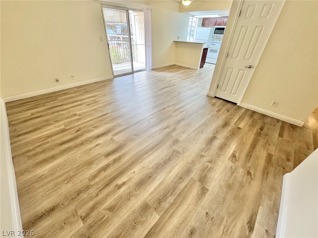 5422 River Glen Drive 377 Property Photo 4