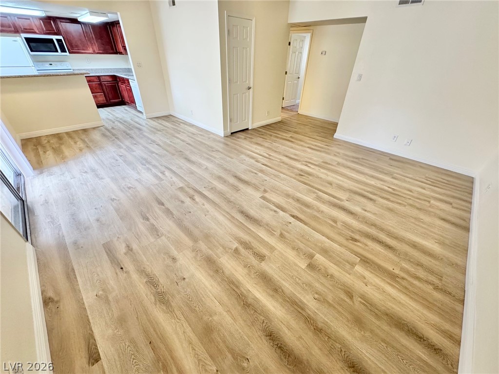 5422 River Glen Drive 377 Property Photo 6