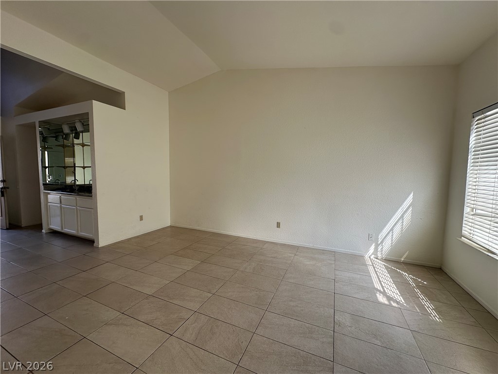 1585 Rowan Tree Drive Property Photo 4