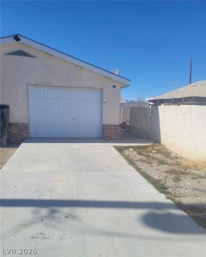 664 Sky Road Property Photo 2