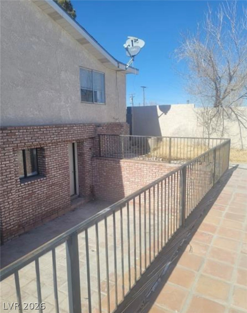 664 Sky Road Property Photo 9
