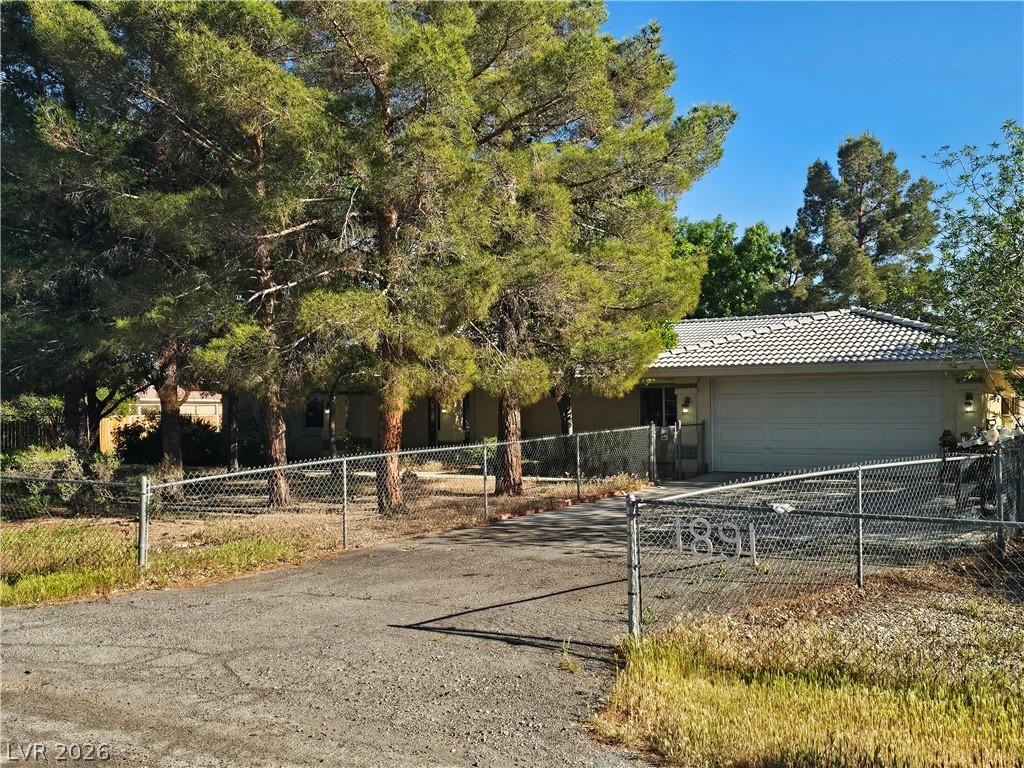 1891 Vondell Drive Property Photo 2