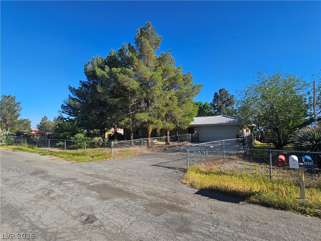 1891 Vondell Drive Property Photo 3
