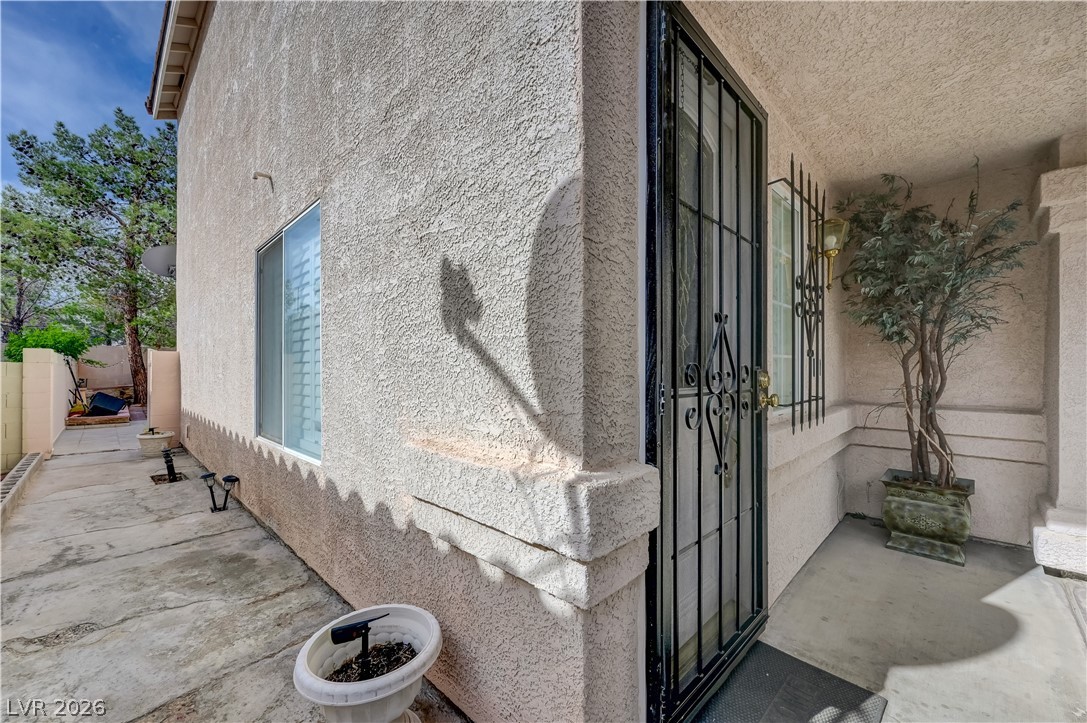 8325 Haven Cove Avenue Property Photo 6