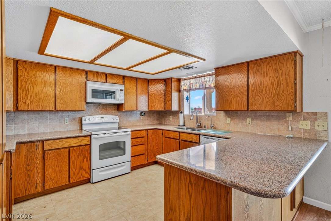 3030 Paiute Boulevard Property Photo 9