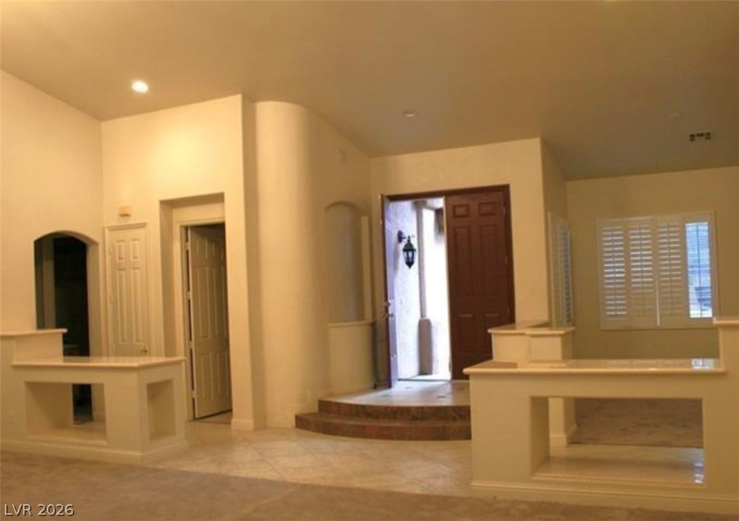 5718 San Florentine Avenue Property Photo 6