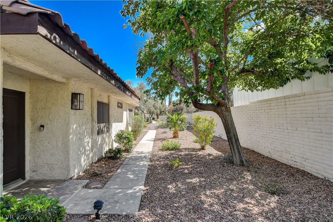 2620 San Lago Court Property Photo 4