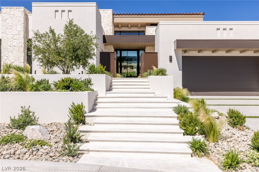24 Pebble Hills Court Property Photo 4