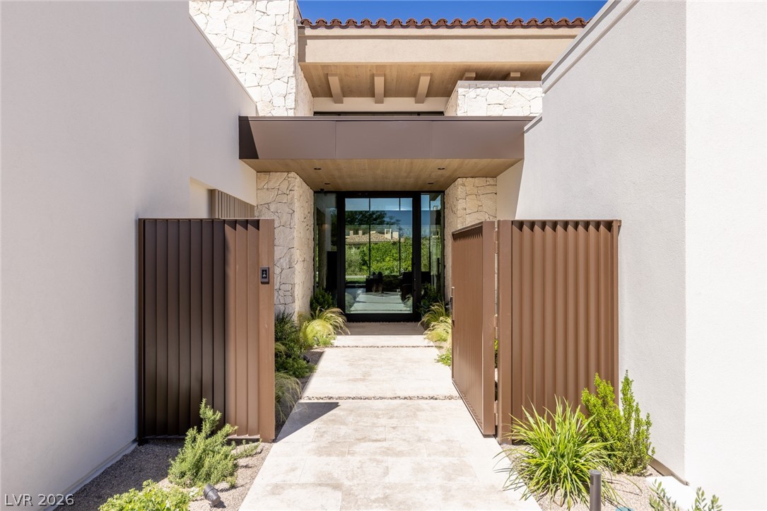 24 Pebble Hills Court Property Photo 5