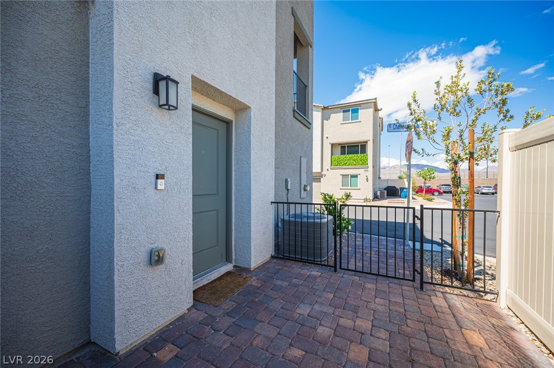 2673 Champagne Gold Avenue Property Photo 6