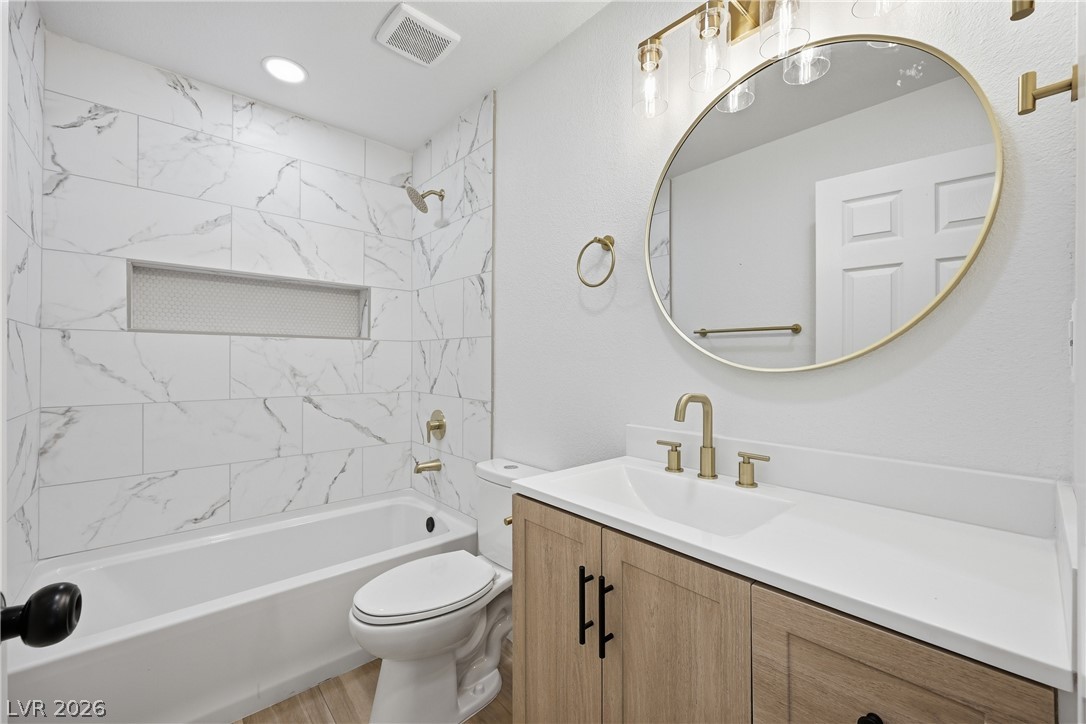 488 Albert Avenue Property Photo 4