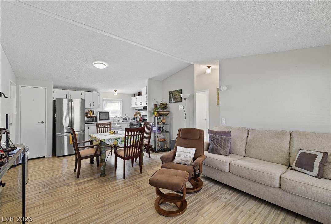 261 West Kite Street Property Photo 4
