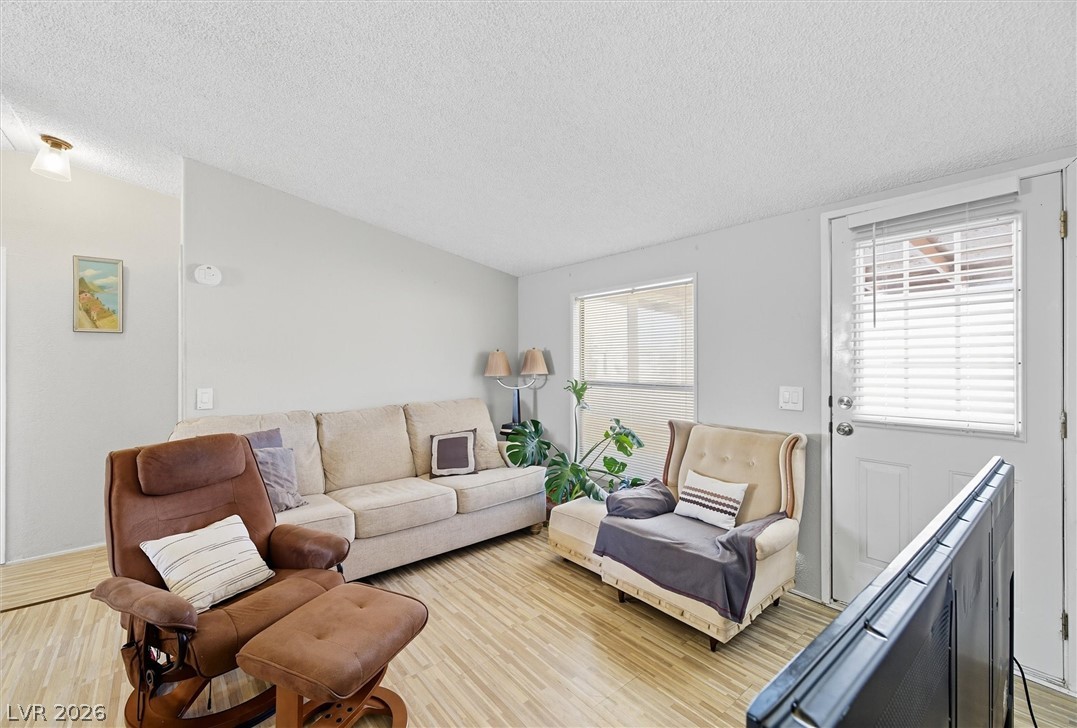 261 West Kite Street Property Photo 5
