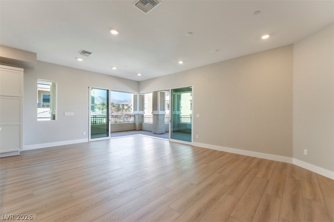 9128 Las Manaitas Avenue 301 Property Photo 6