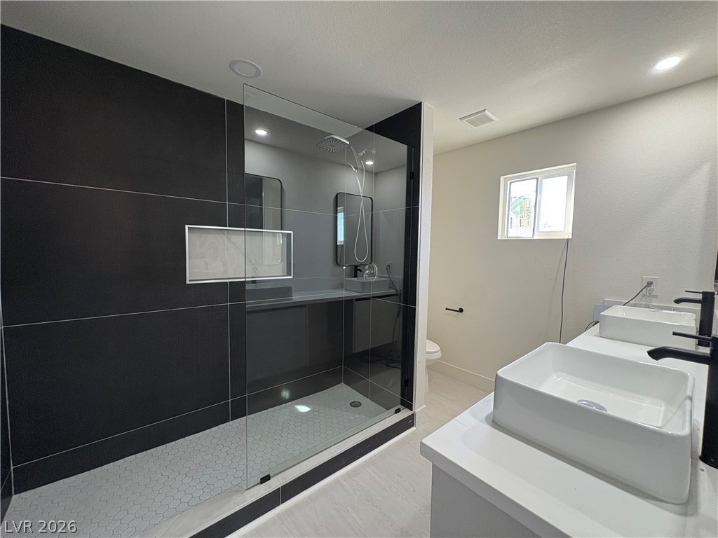 1280 South Yosemite Avenue Property Photo 2