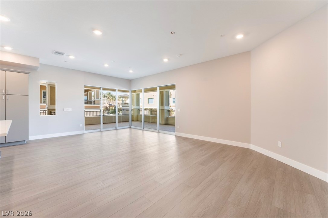 9128 Las Manaitas Avenue 201 Property Photo 6
