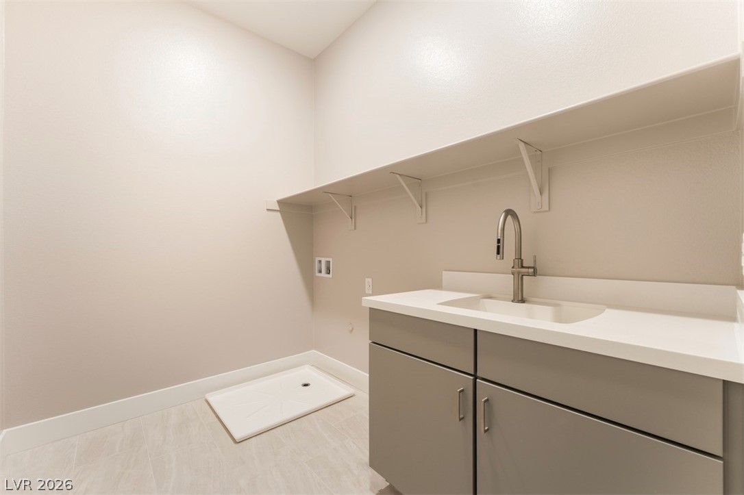 9128 Las Manaitas Avenue 201 Property Photo 7